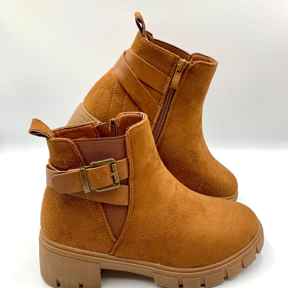Wanted “CINDER” brown/tan heeled zipper/buckle boho grunge, Lug sole ankle boots